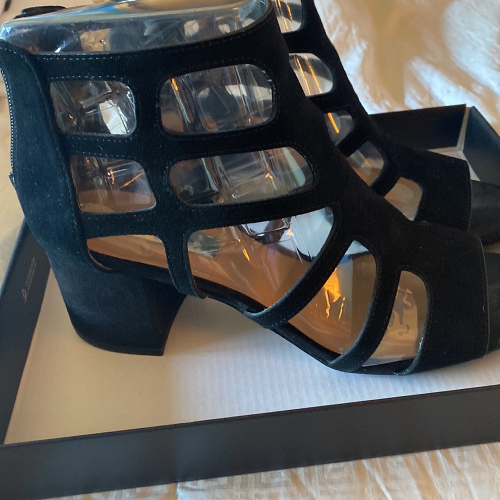 Sandals - Picture 2 of 7